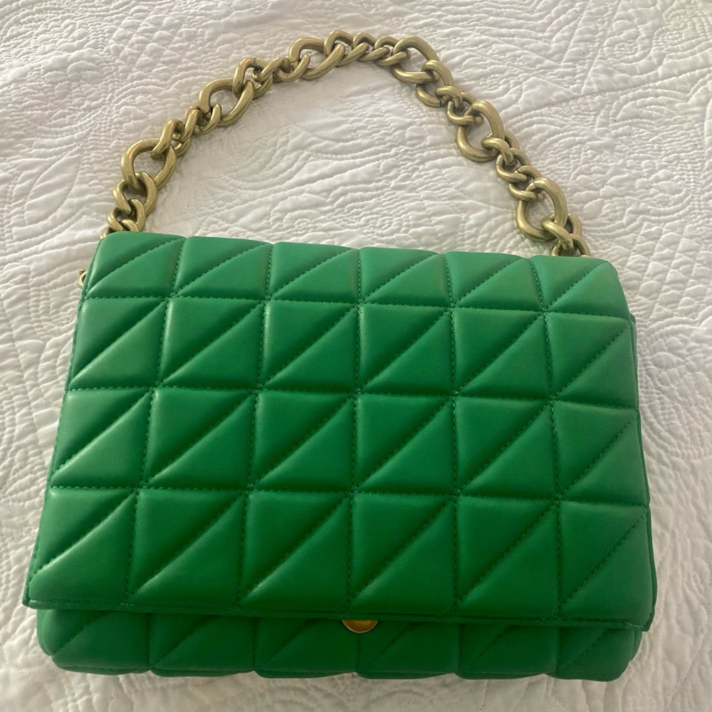 Green Quilted Flip clutch w/removal chunky chain shoulder chain.